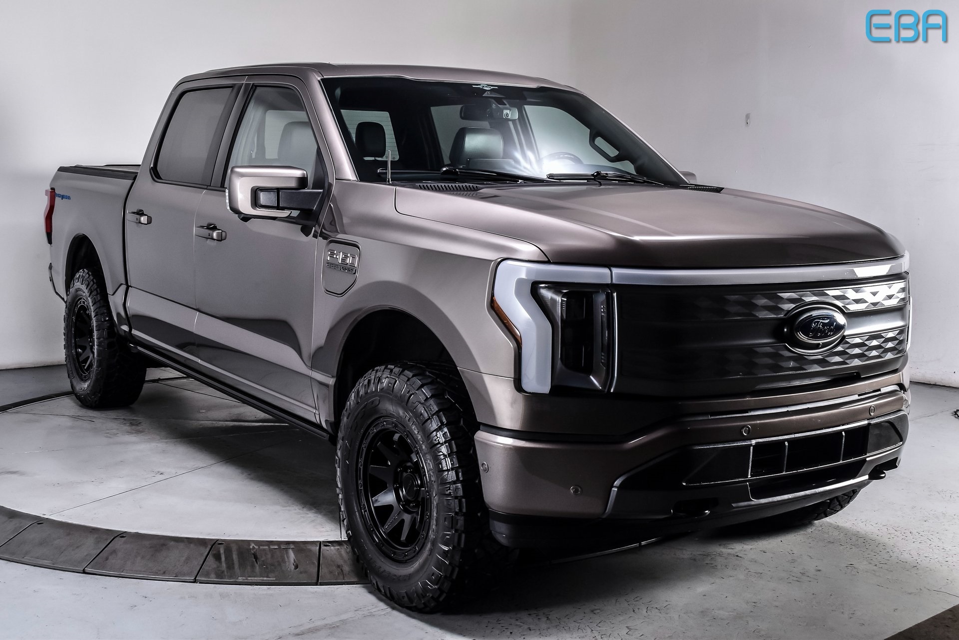 2023 Ford F-150 Lightning Lariat's photo