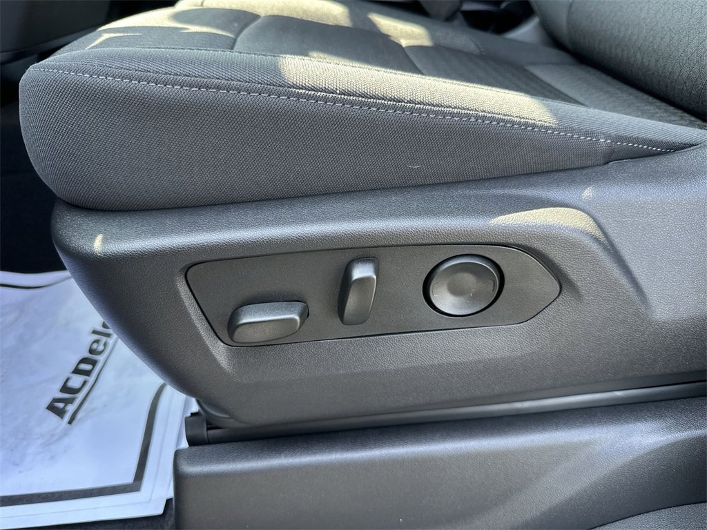 2025 Chevrolet Silverado 1500 Custom photo 12