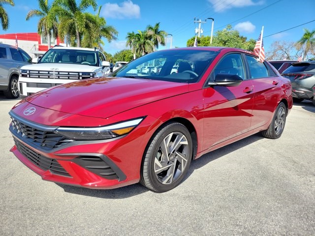 2025 Hyundai Elantra SEL Sport photo 2
