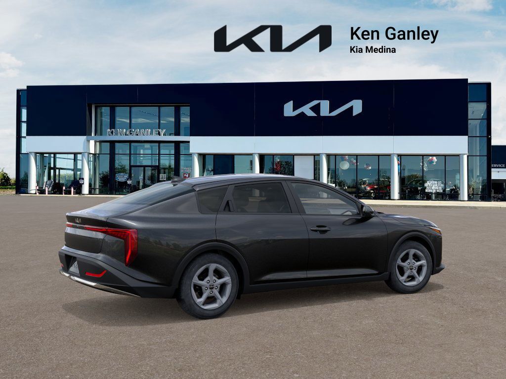 2025 Kia K4 LXS photo 6