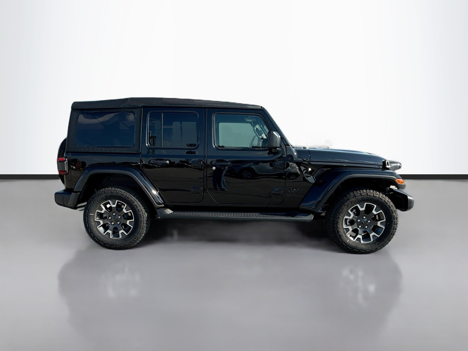 2025 Jeep Wrangler Sahara photo 2