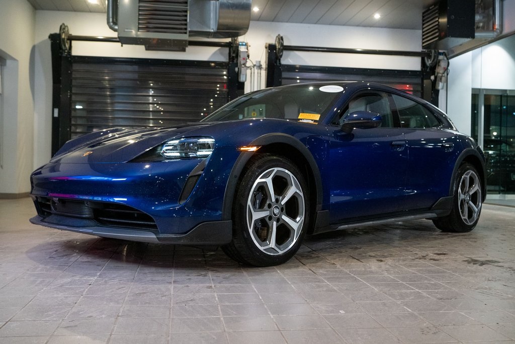 2022 Porsche Taycan Base's photo