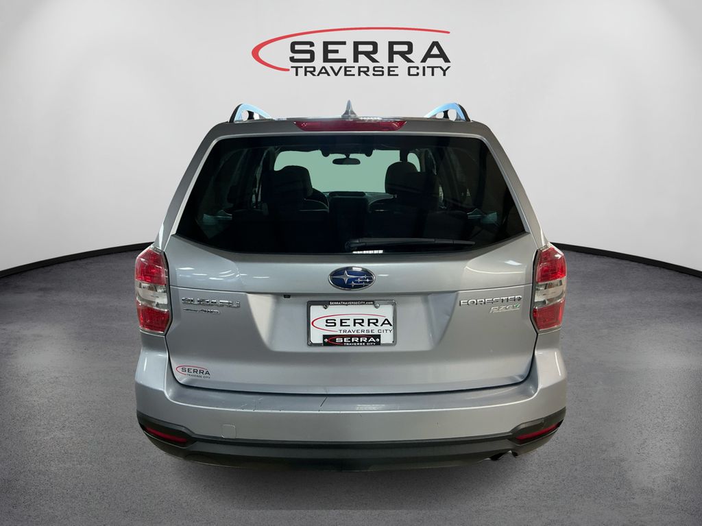 2016 Subaru Forester 2.5i Premium photo 6
