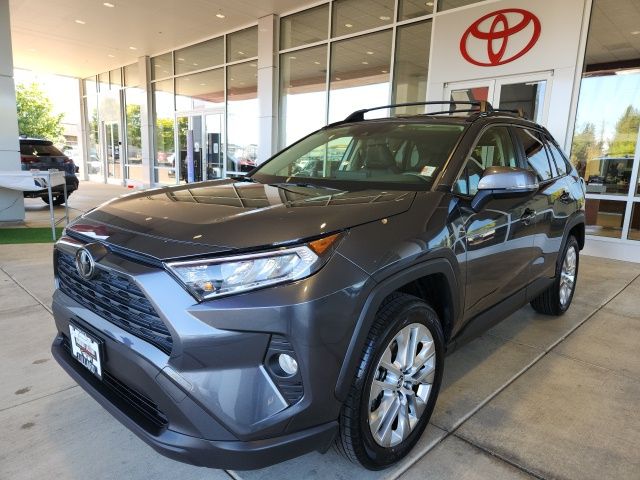 2019 Toyota RAV4 XLE Premium photo 3