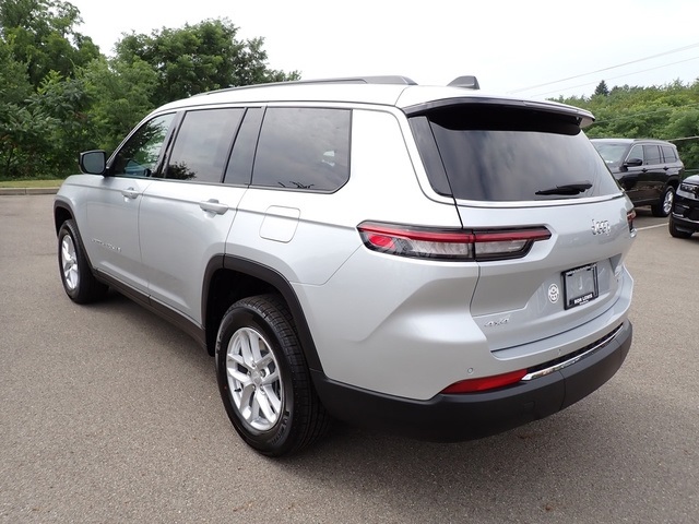 2025 Jeep Grand Cherokee Laredo X photo 3