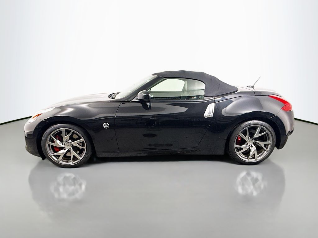 2014 Nissan 370Z Touring photo 4