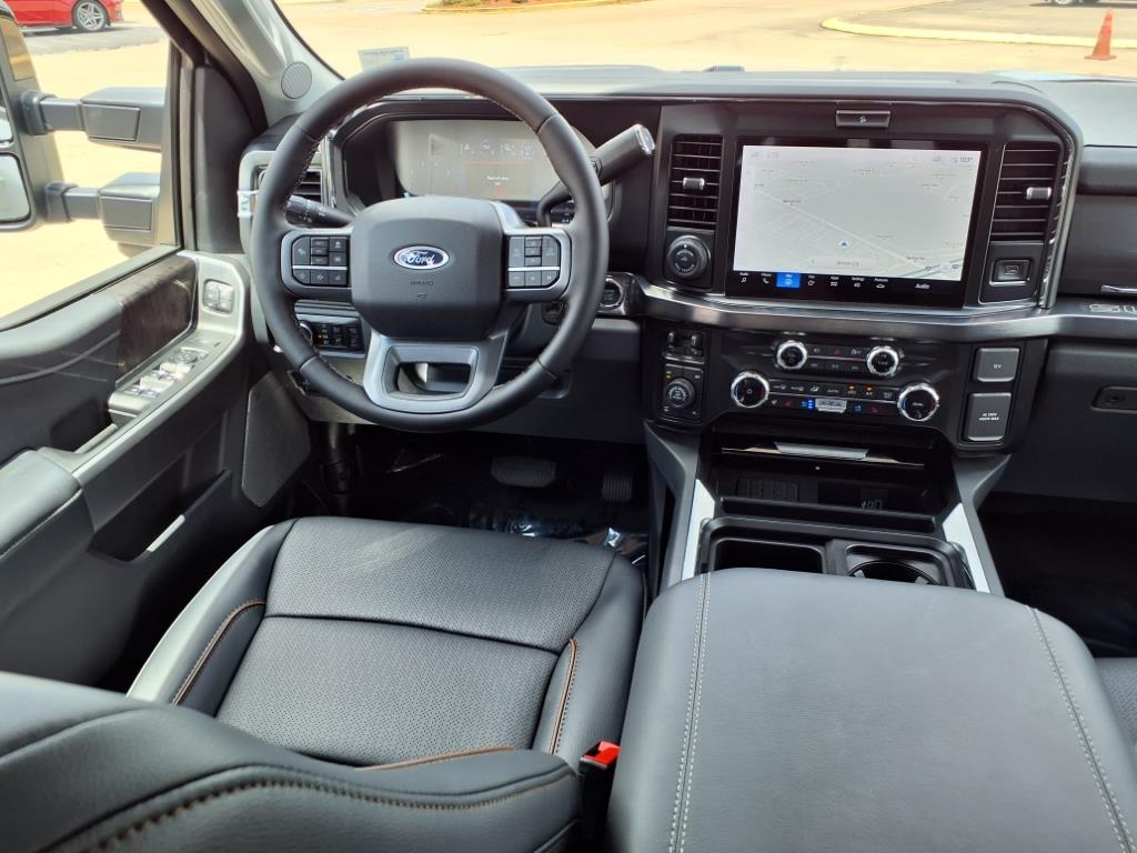 2025 Ford F-250 Lariat photo 4