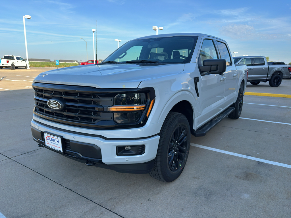 2025 Ford F-150 XLT photo 3