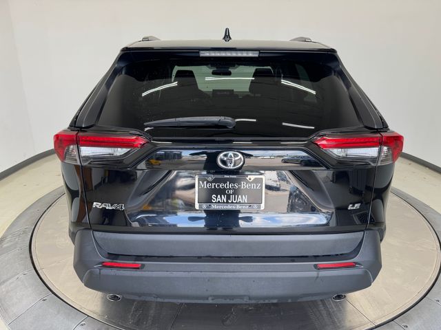 2021 Toyota RAV4 LE photo 12