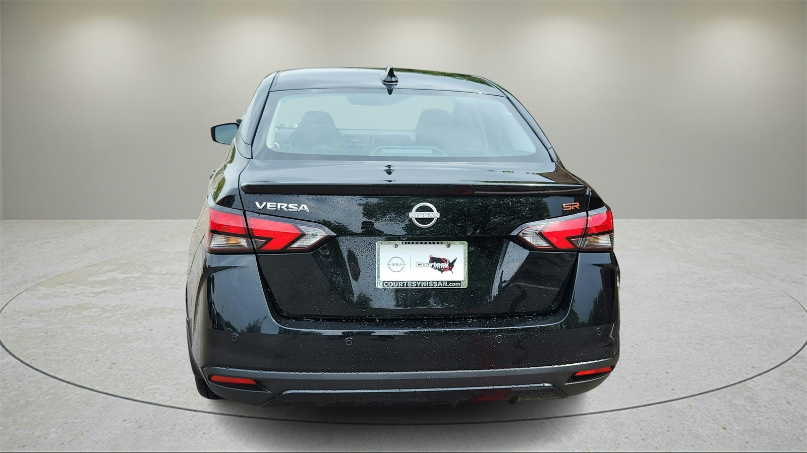 2025 Nissan Versa SR photo 4