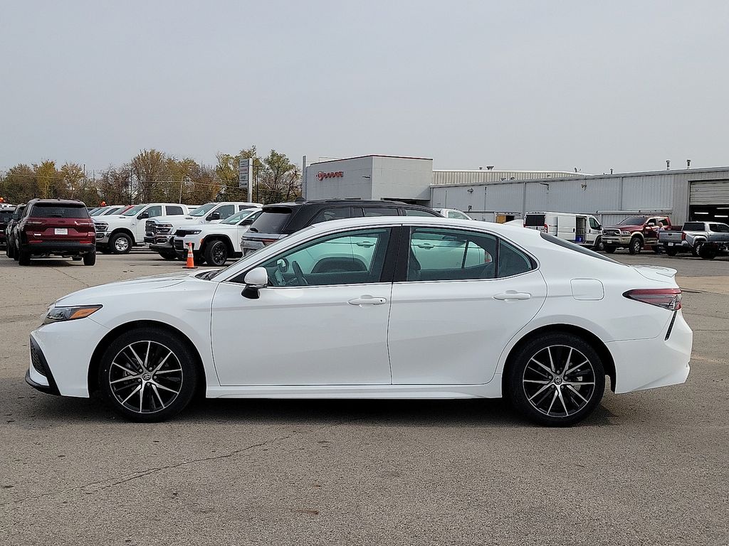 2024 Toyota Camry SE photo 3