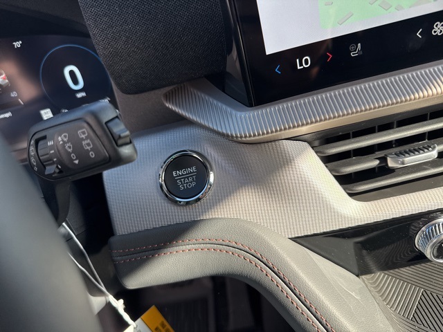 2025 Ford Explorer photo 16