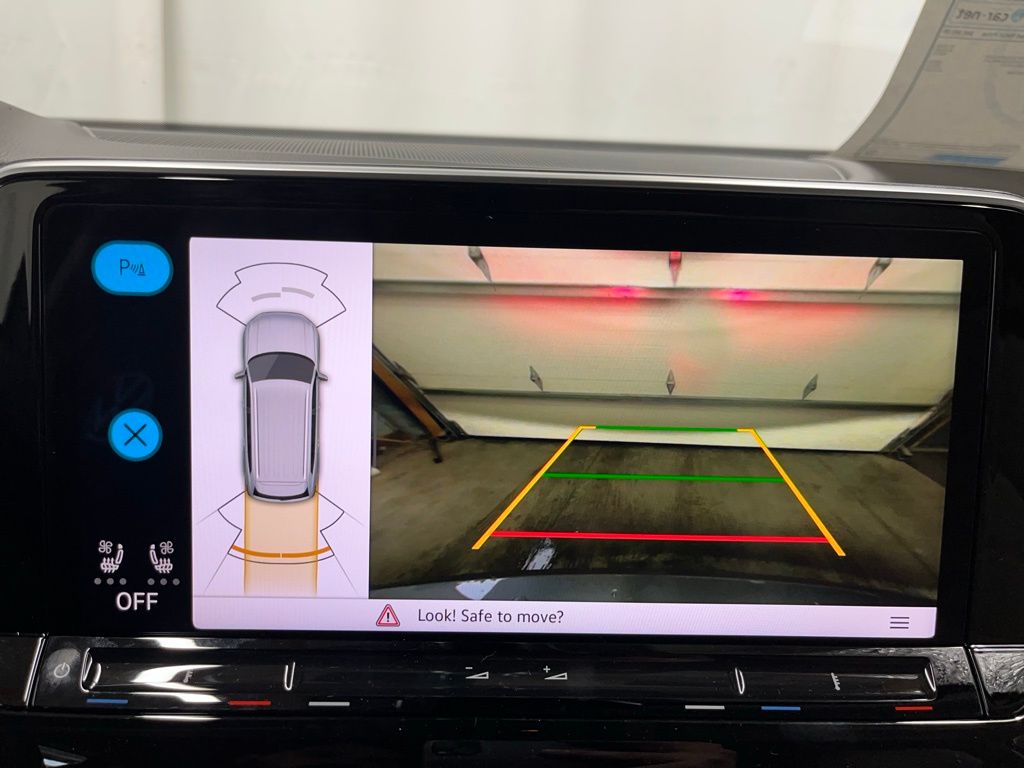 2025 Volkswagen Atlas SE Technology photo 17