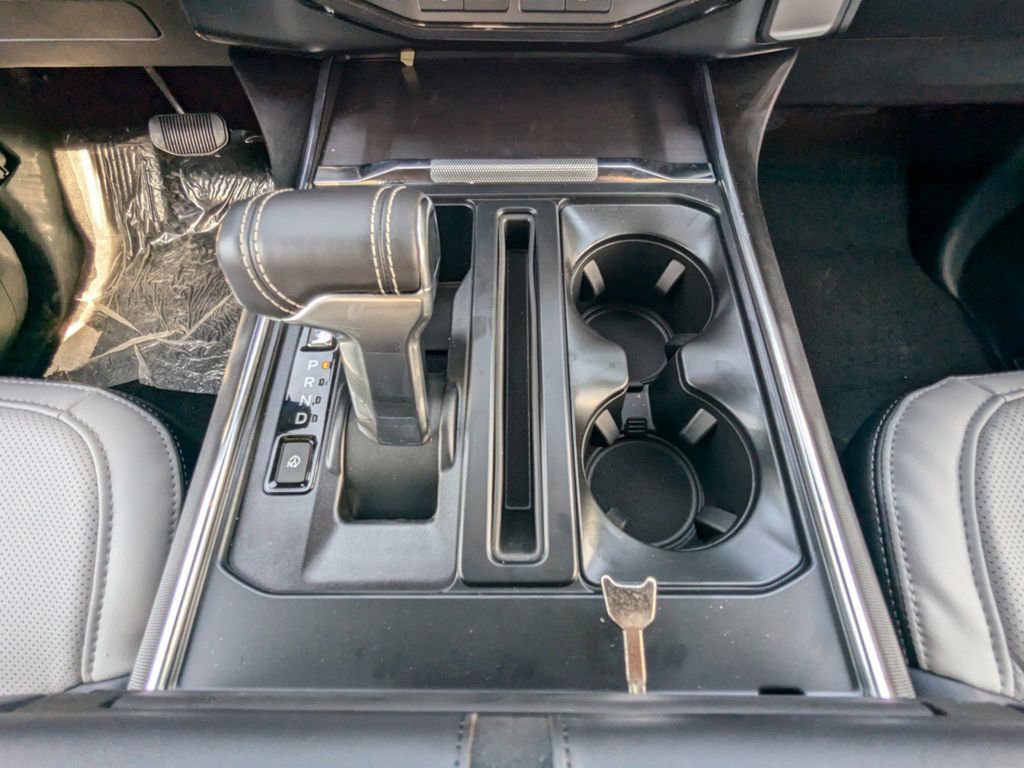 2025 Ford F-150 Lightning Platinum photo 19