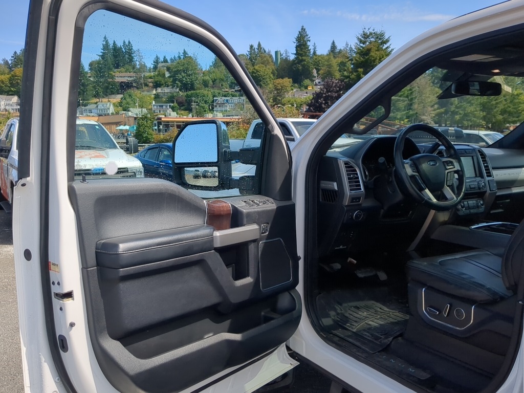 2017 Ford F-350 Platinum photo 8