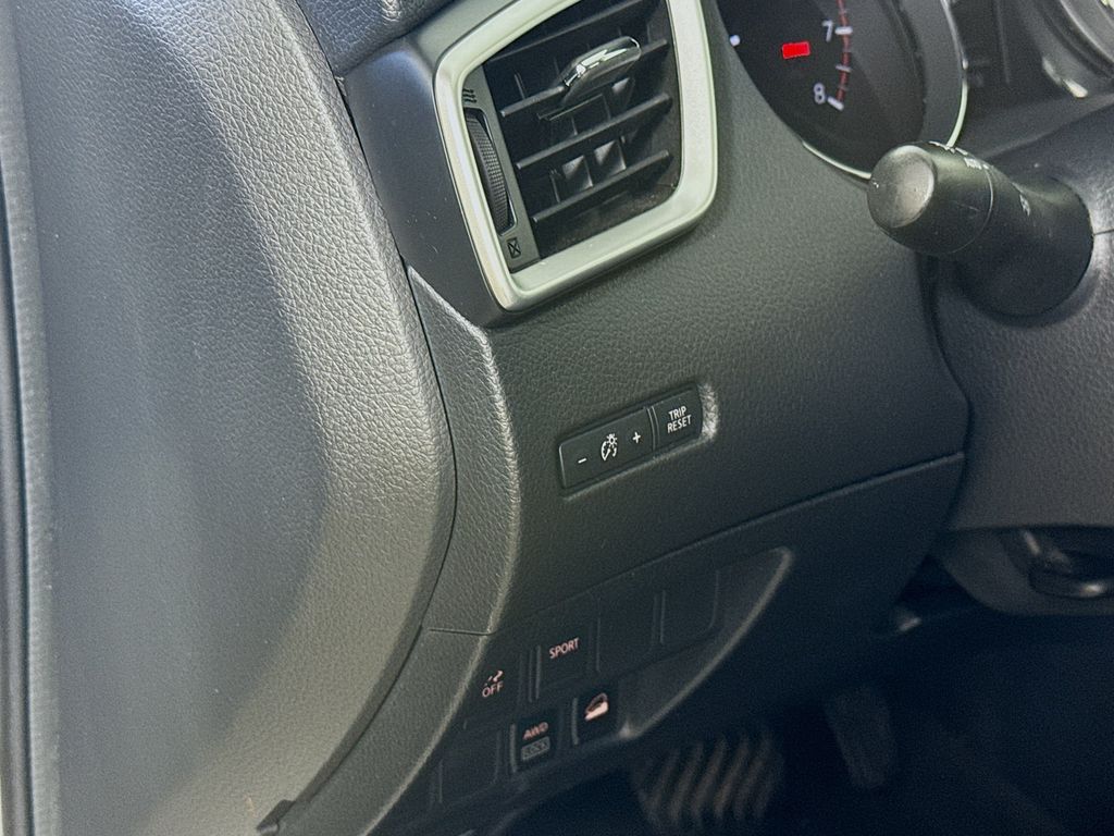 2015 Nissan Rogue SV photo 10