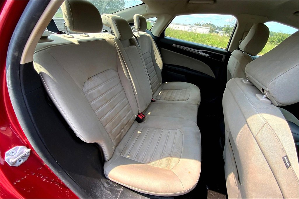 2020 Ford Fusion S photo 20