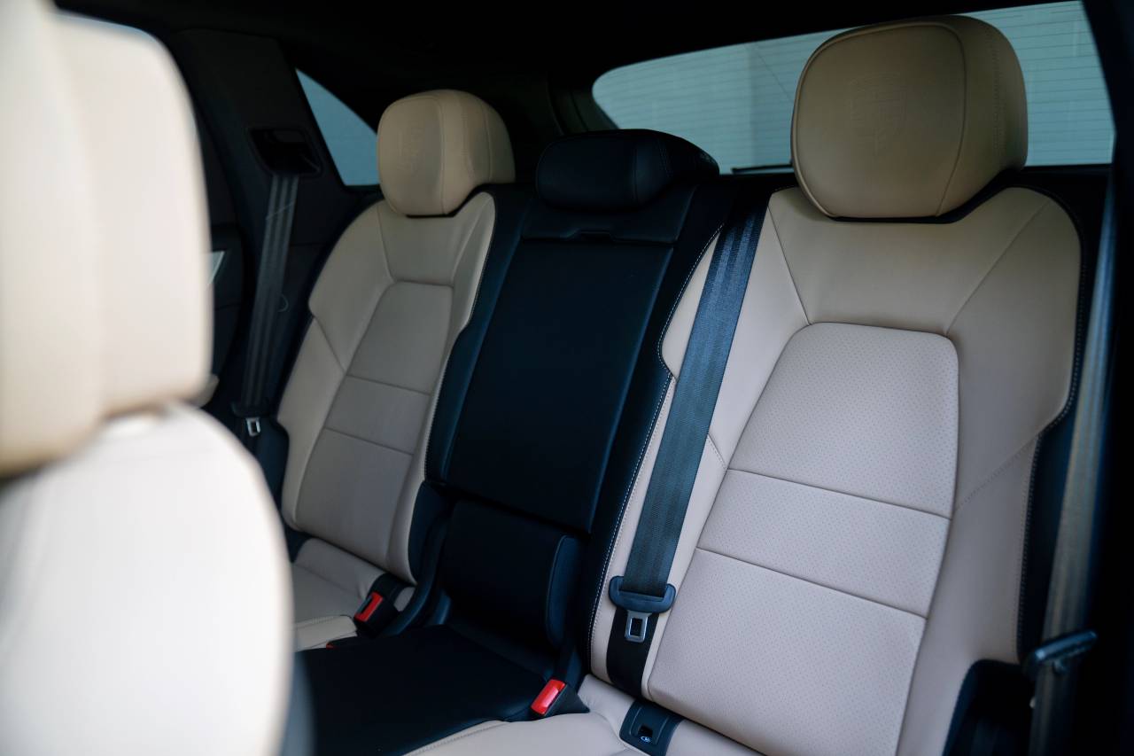 2025 Porsche Cayenne photo 26