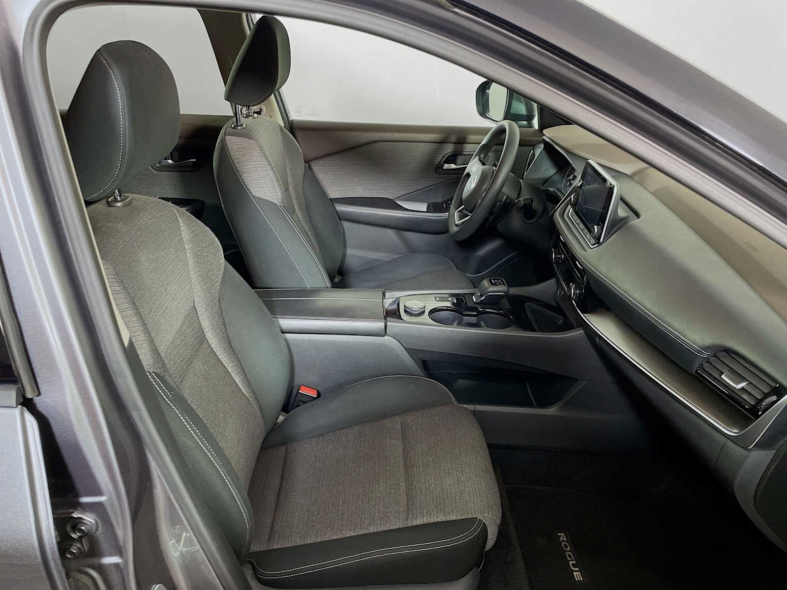 2021 Nissan Rogue SV photo 26