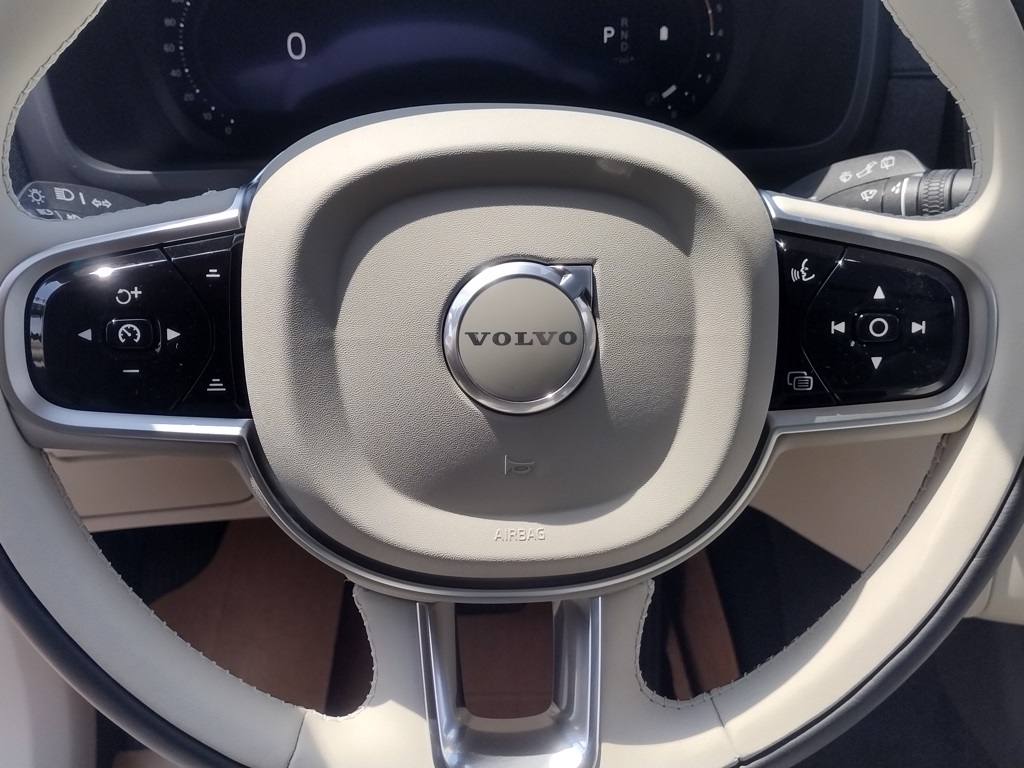 2026 VOLVO XC90 - Image 13