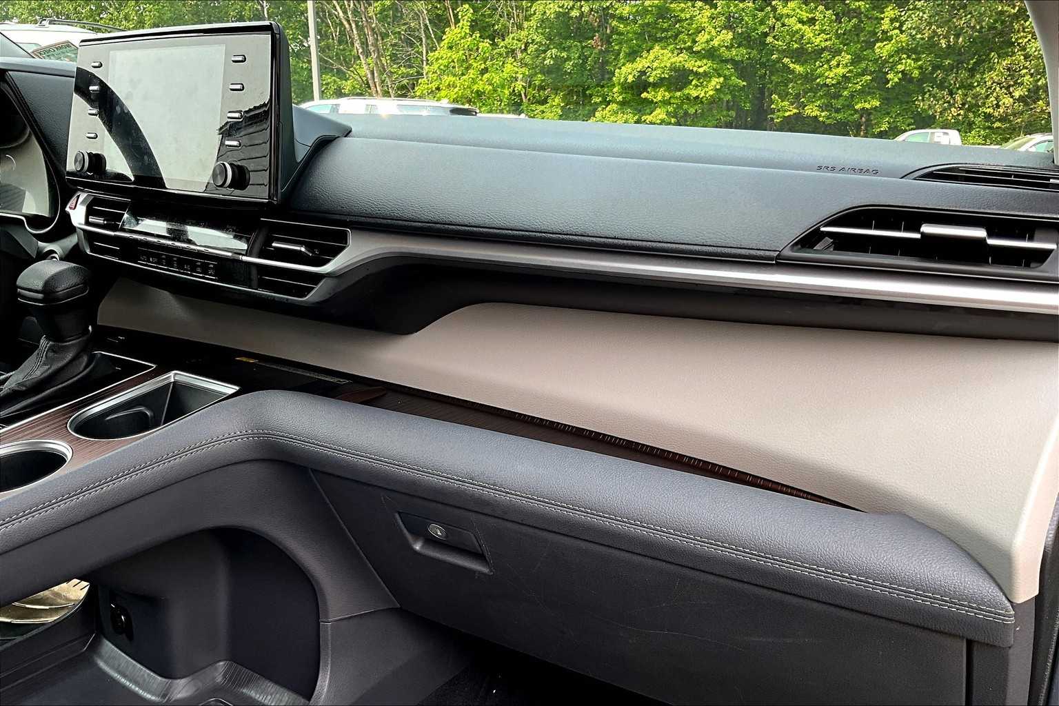 2024 Toyota Sienna LE photo 17