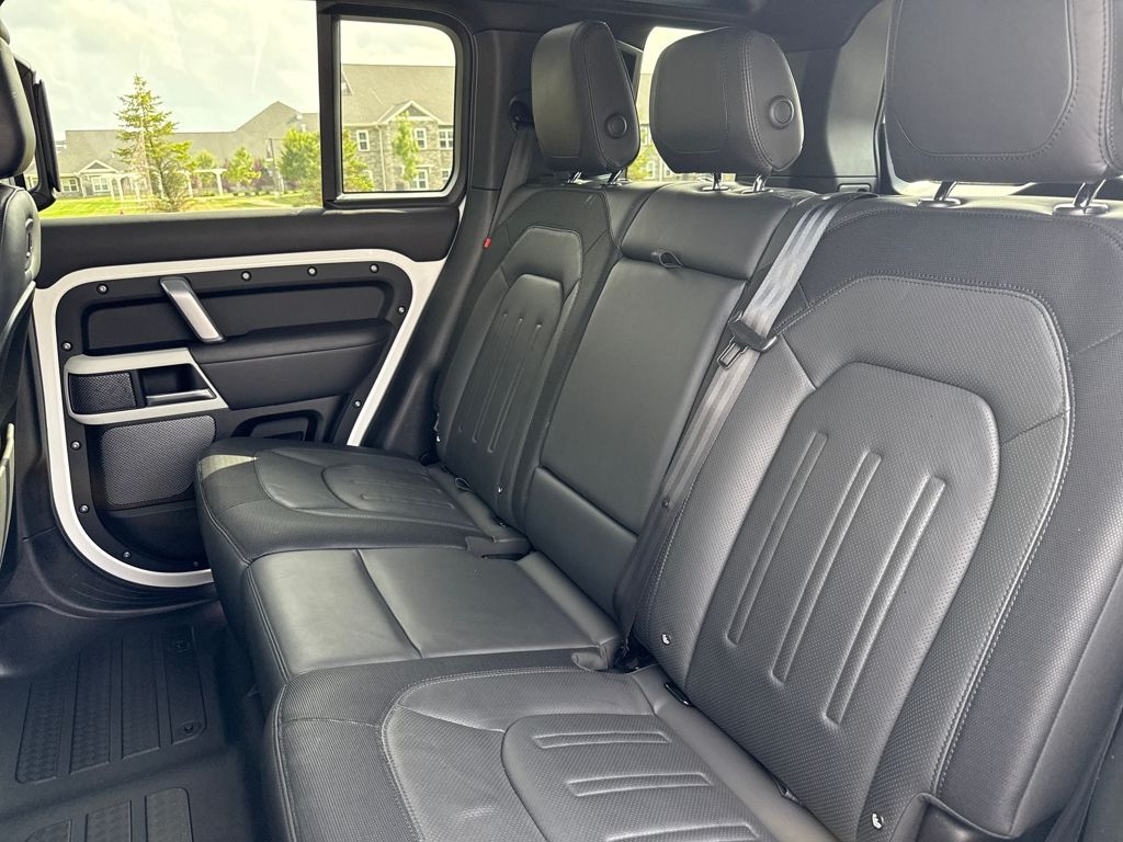 2022 Land Rover Defender 110 X-Dynamic HSE photo 12