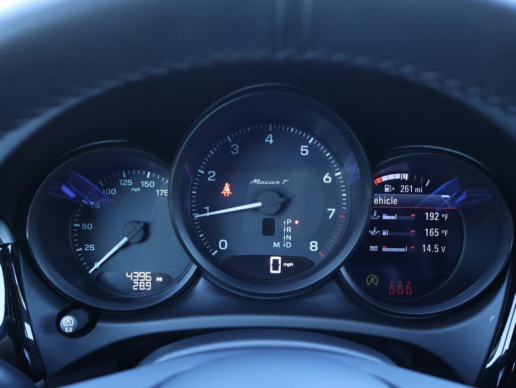 2025 Porsche Macan T photo 24
