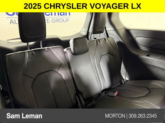 2025 Chrysler Voyager LX photo 6