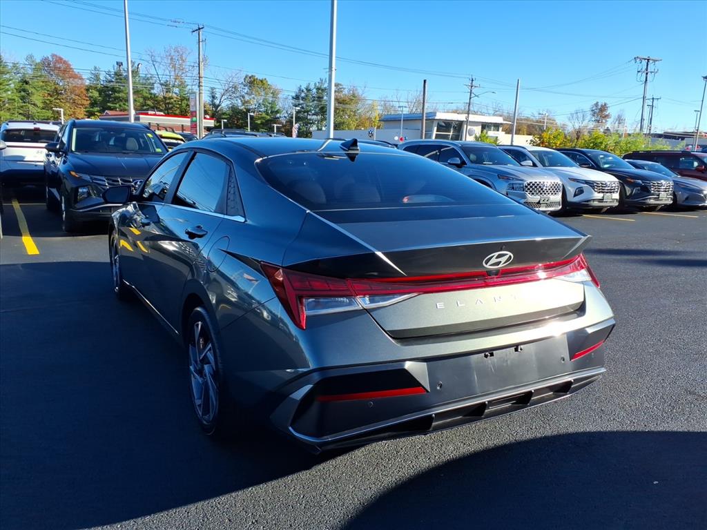 2024 Hyundai Elantra Limited photo 3
