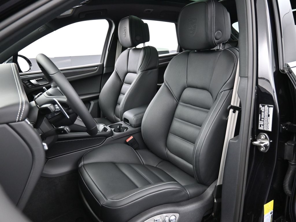 2026 Porsche Macan GTS photo 4