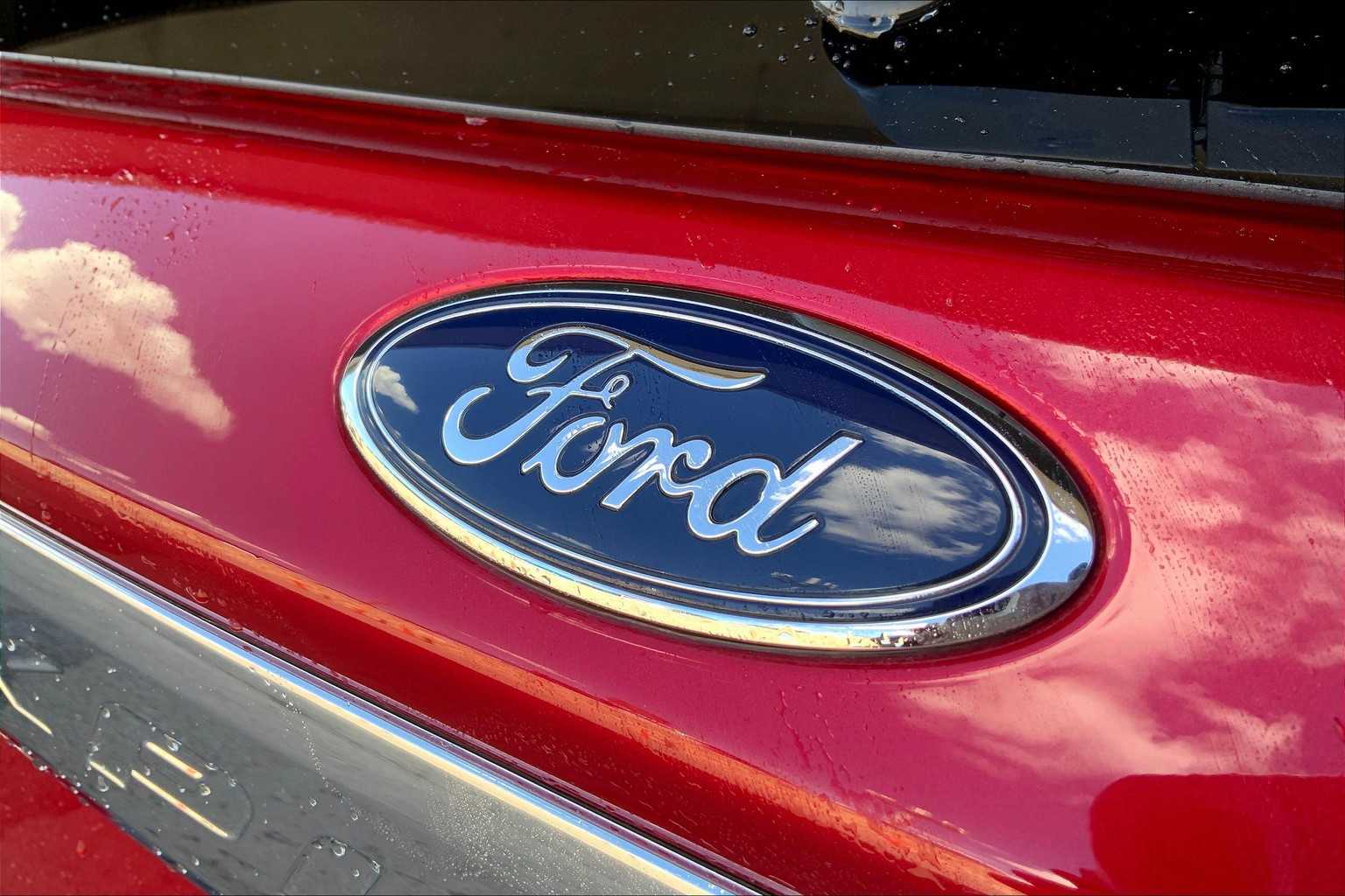 2020 Ford Explorer XLT photo 25