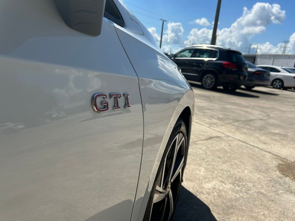 2025 Volkswagen Golf GTI SE photo 26