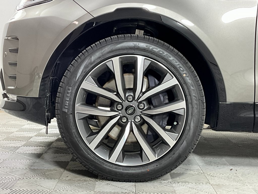 2025 Land Rover Discovery SE photo 8