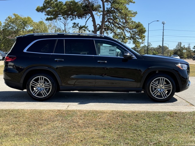 2025 Mercedes Benz GLS 450 4MATIC photo 2