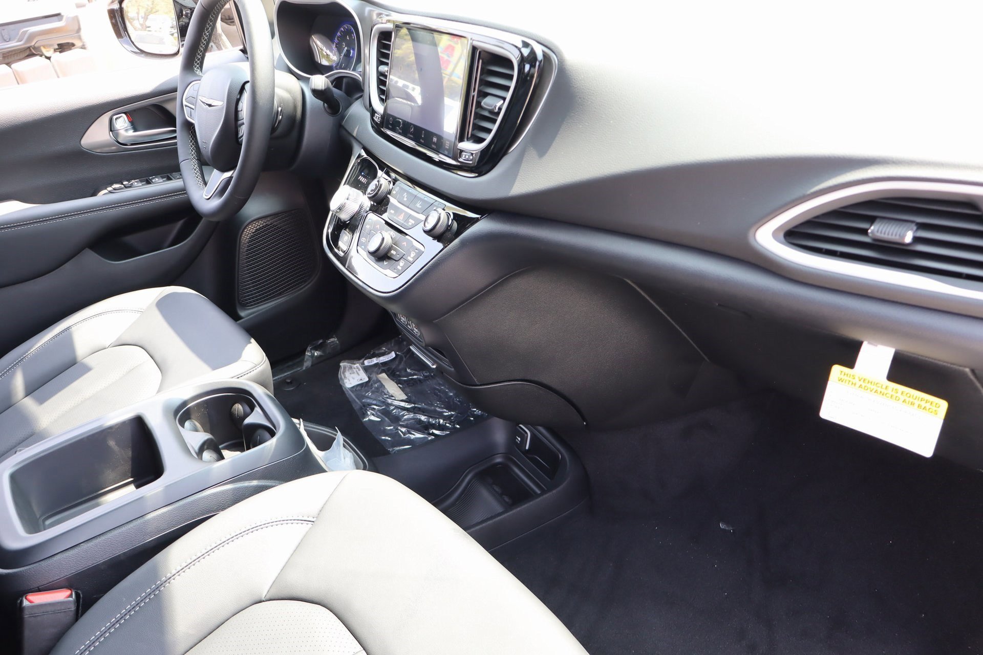 2025 Chrysler Voyager LX photo 29