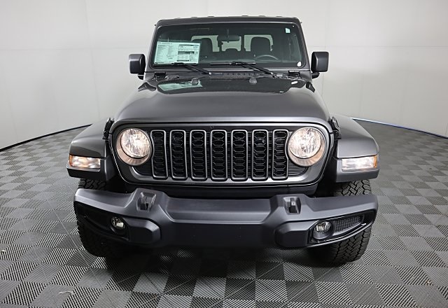 2025 Jeep Gladiator photo 3