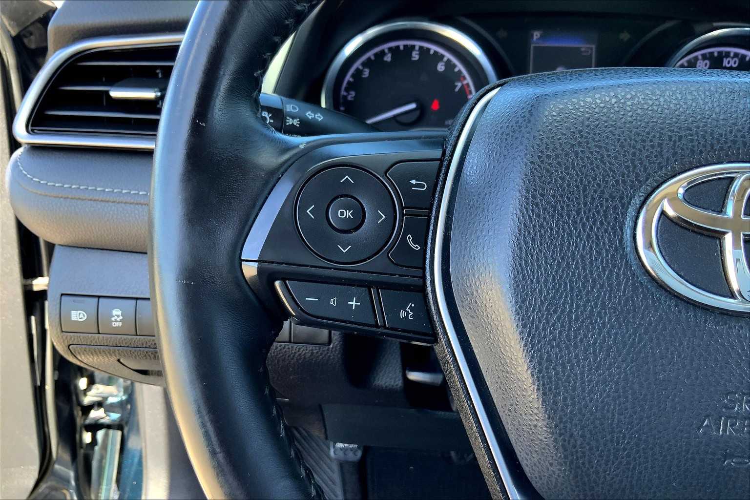 2020 Toyota Camry SE photo 21