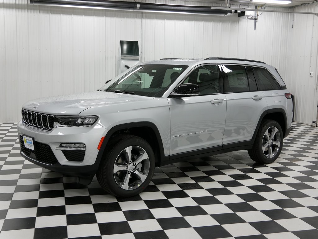 2025 Jeep Grand Cherokee Limited photo 3