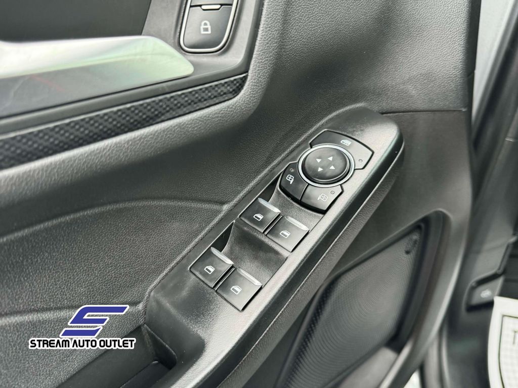 2024 Ford Escape ST-Line photo 13