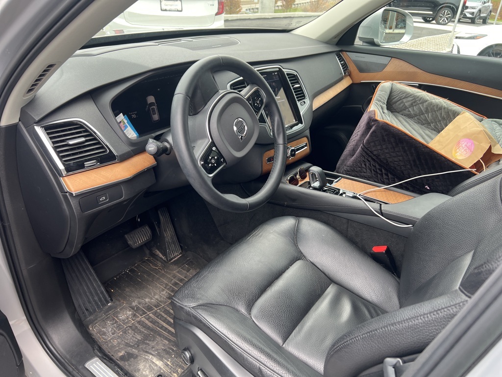 2023 Volvo XC90 B5 Plus photo 2