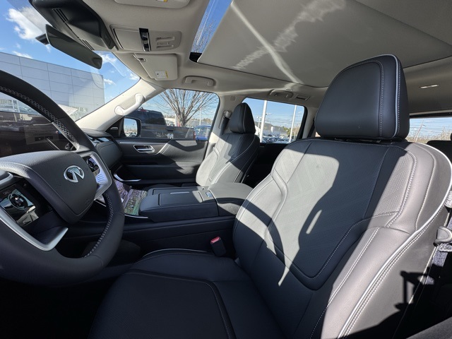 2025 Infiniti QX80 Luxe photo 8