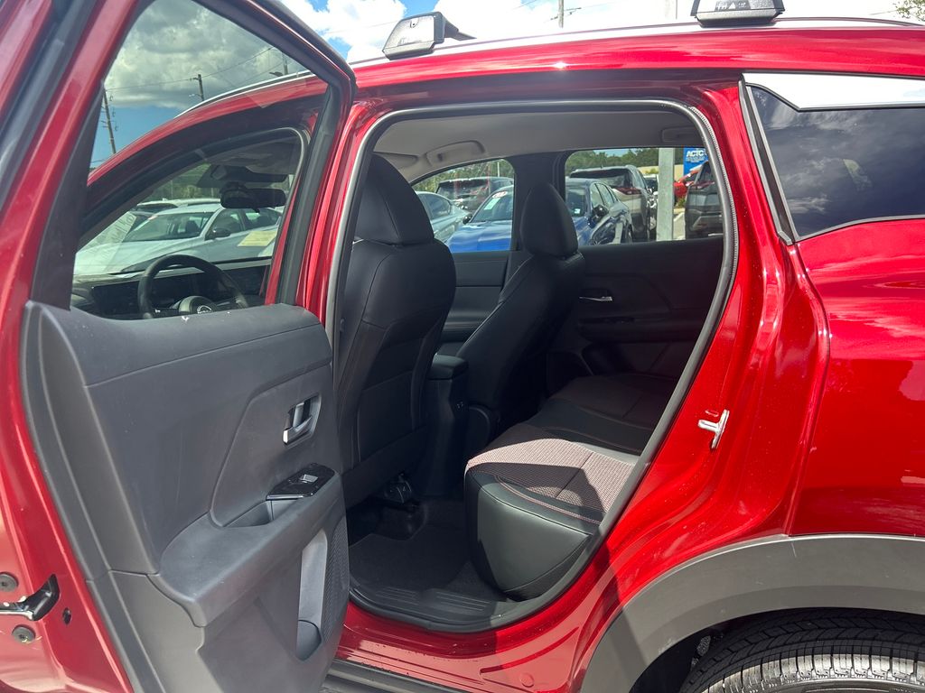 2026 Nissan Kicks SR photo 14
