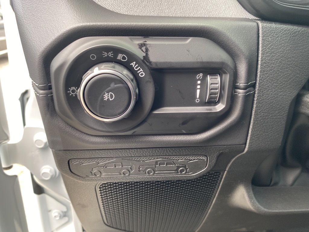 2025 Jeep Wrangler Sahara photo 16