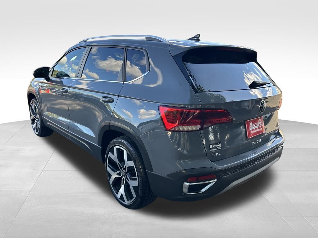 2022 Volkswagen Taos SEL photo 3
