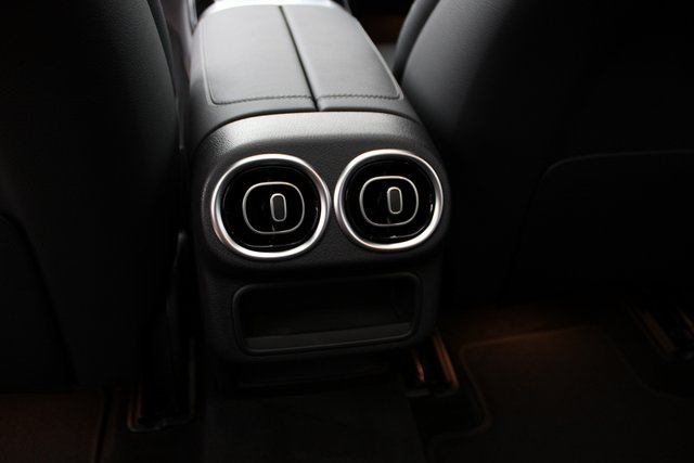 2025 Mercedes Benz GLC 300 4MATIC photo 33