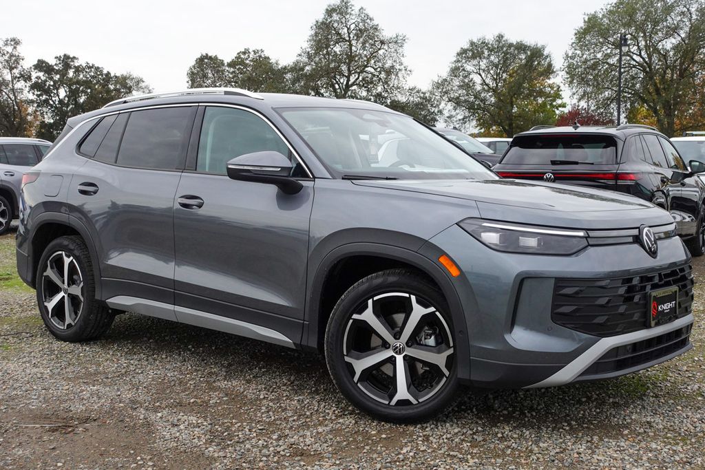 2026 Volkswagen Tiguan SE photo 3