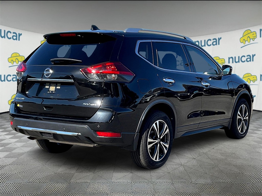 2019 Nissan Rogue SV photo 6