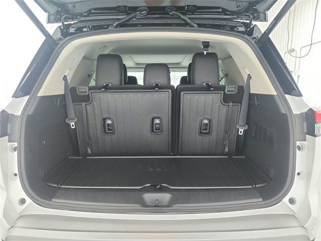 2025 Nissan Pathfinder Platinum photo 38