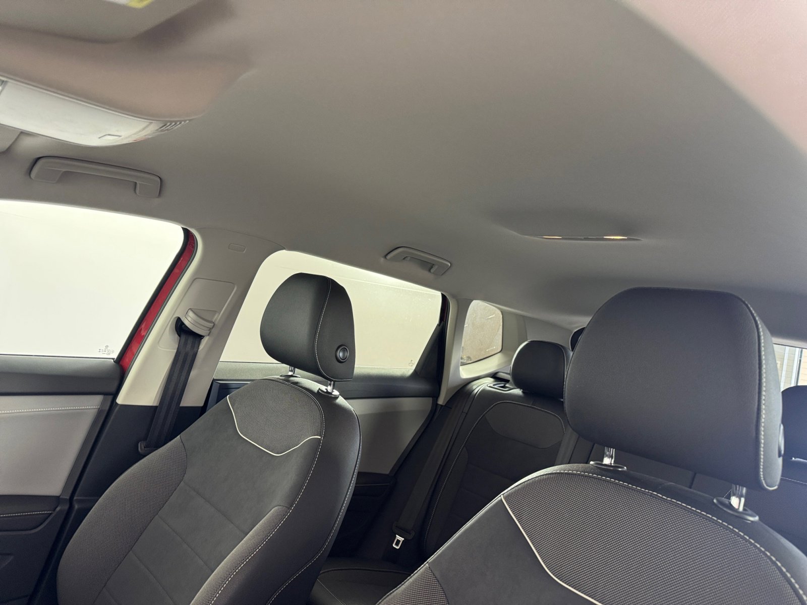 2024 Volkswagen Taos SE photo 3