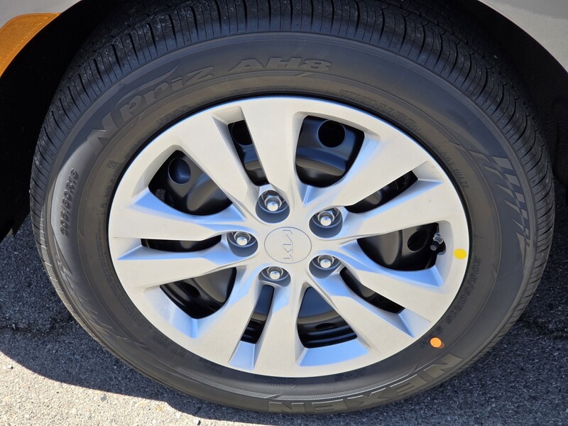 2025 Kia Soul LX photo 4